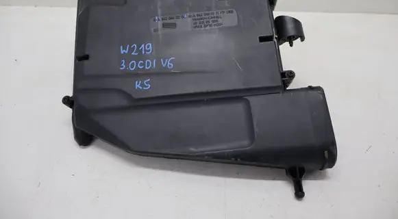 Mercedes-Benz CLS C219 Air filter box A6420940204