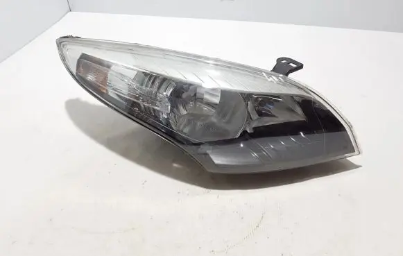Renault Megane III Headlight/headlamp 260101010R
