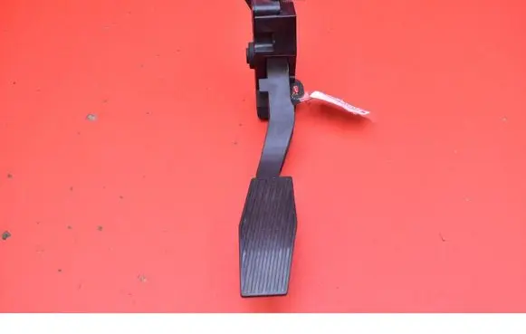 Opel Insignia A Accelerator throttle pedal 84657611
