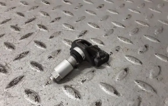 BMW X1 U11 Tire pressure sensor 6877936 36106877937 6877937