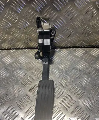 Subaru Outback (BS) Accelerator throttle pedal 36010AL040