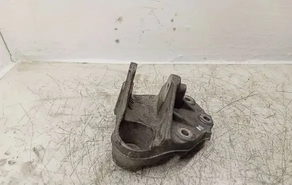 Citroen C5 Engine mounting bracket 9647646380