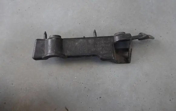 Audi A5 8T 8F Front bumper mounting bracket 8T0807284C