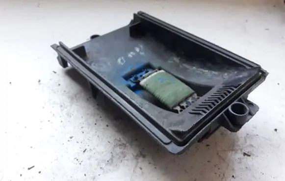 Volkswagen Golf IV Heater blower fan relay 