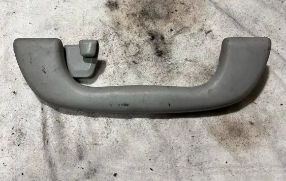 Mazda 3 I A set of handles for the ceiling 