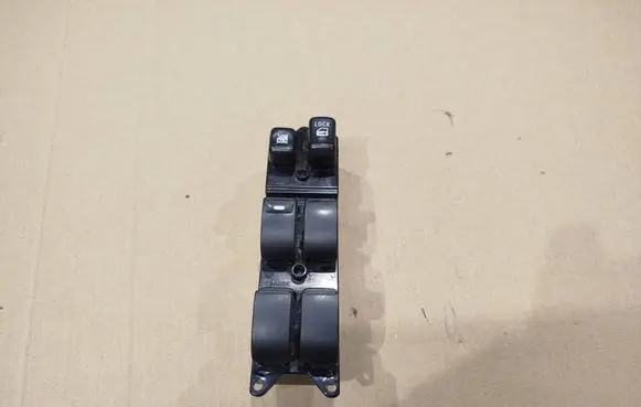 Mitsubishi Pajero Electric window control switch 8608A110 C8DD616M 1696D1