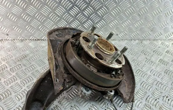 Honda CR-V Rear wheel hub spindle/knuckle 