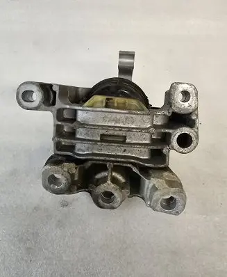 Volvo XC40 Engine mount bracket 31460251