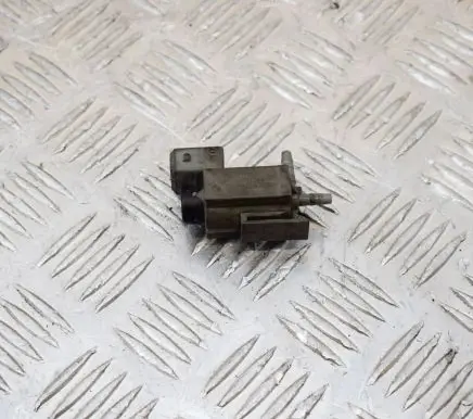 BMW 5 E60 E61 Turbo solenoid valve 7537612