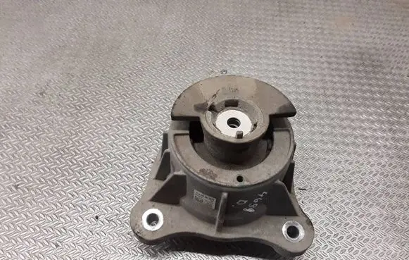 Mercedes-Benz Vito Viano W447 Engine mount bracket A4472410013