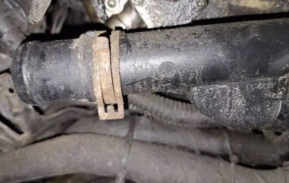 Seat Ibiza IV (6J,6P) Engine coolant pipe/hose 038121132