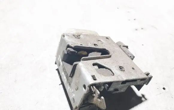 Audi A4 S4 B5 8D Front door lock 8D2837016F