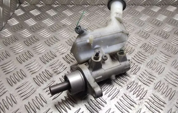 Master brake cylinder