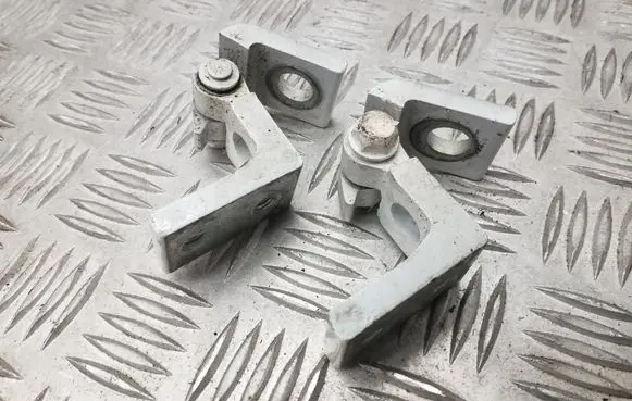 Rear door hinge set