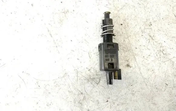 Volkswagen PASSAT B5 Brake pedal sensor switch 811907 343B