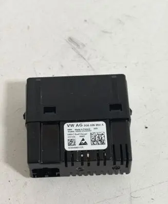 Skoda Octavia Mk4 USB socket connector 3G5035954A