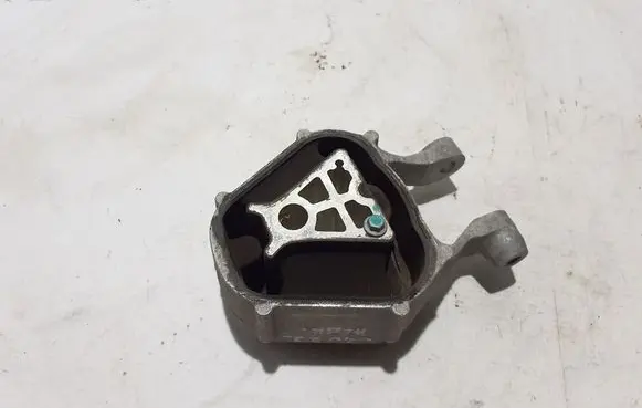 Volvo C40 Engine mount bracket 32380026