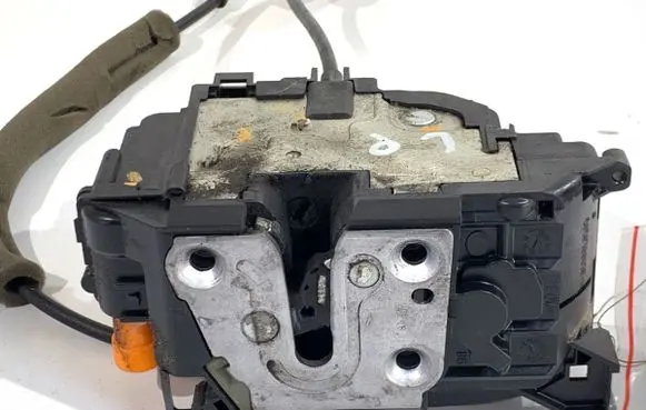 Renault Master III Front door lock 805030009R