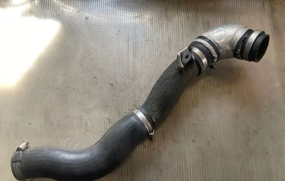 Intercooler hose/pipe