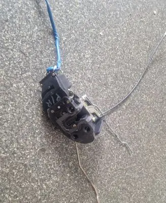 KIA Carnival Front door lock