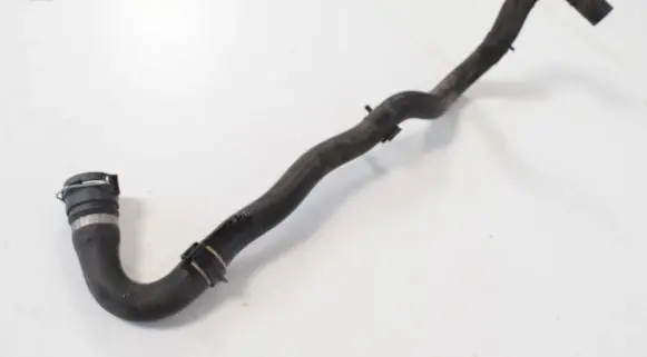 BMW i8 Engine coolant pipe/hose 7640823