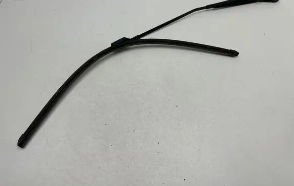 Windshield/front glass wiper blade