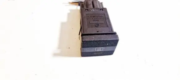 Volkswagen Golf III Windscreen/window heater switch 1h0959621b