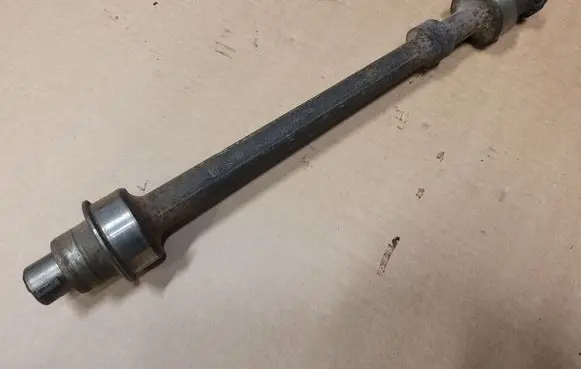 Volkswagen PASSAT B3 Oil pump balance shaft 056115019B
