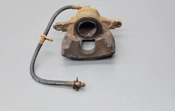 Honda CR-V Front brake caliper Y04263