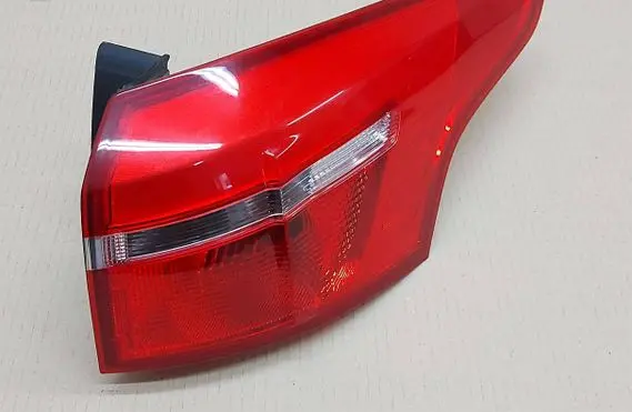 Ford Focus Rear/tail lights F1EB13404DB