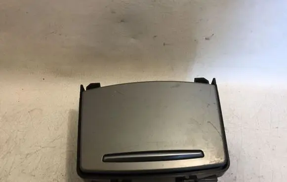 Cup holder front