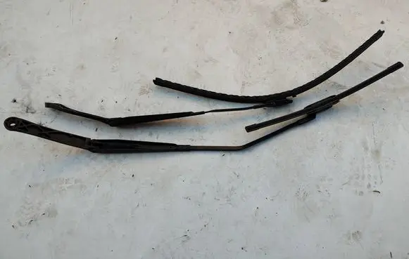 Tesla Model S Front wiper blade arm