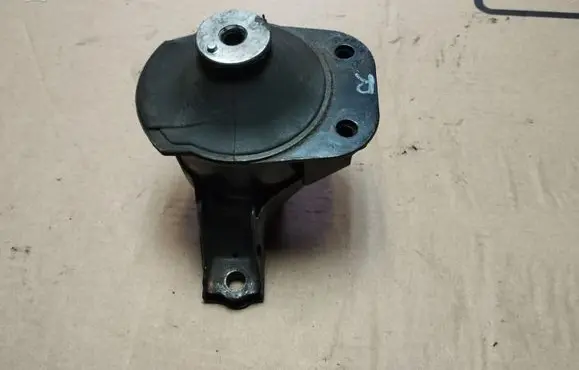 Honda Civic Engine mount bracket