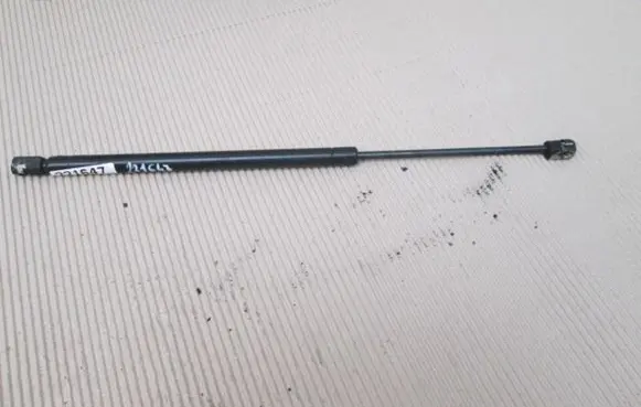 Nissan Primera Shock absorber/damper mounting bracket 