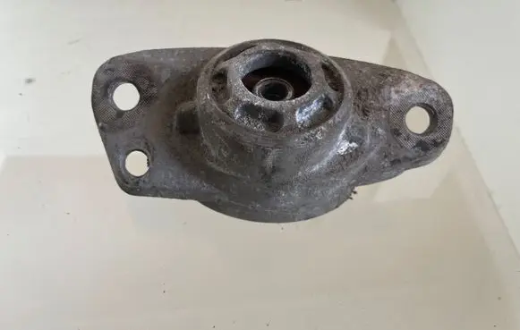 Volkswagen Touran I Front shock absorber mounting bracket 1K0513353H