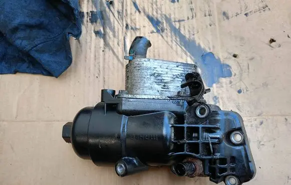 KIA Sportage Oil filter mounting bracket 264102A300