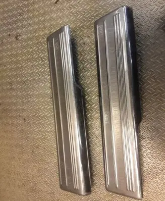 Mercedes-Benz S W220 sill trim set (inner) 2206805835 2206805735