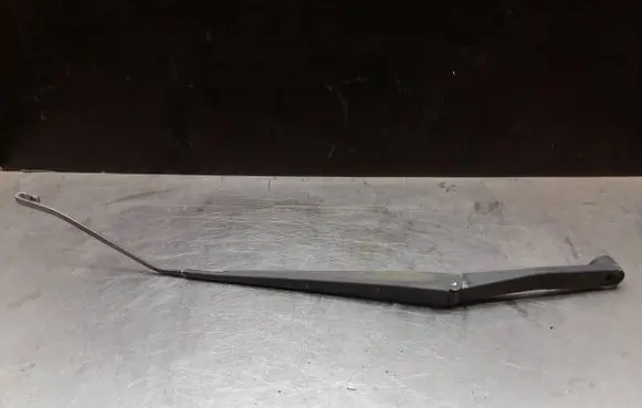 Subaru Impreza II Front wiper blade arm
