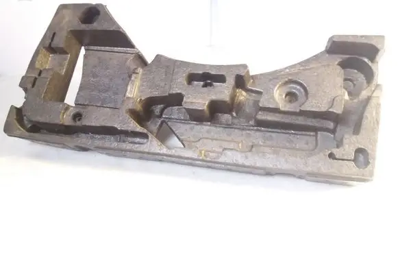 Volkswagen PASSAT B6 Spare wheel section trim 
