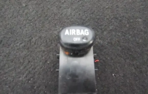 Passenger airbag on/off switch