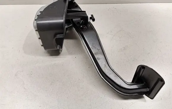 Mercedes-Benz C AMG W205 Brake pedal A2052900000 A2052920415