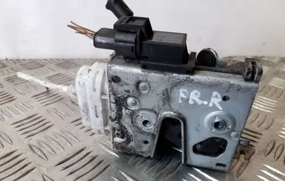 Audi A4 S4 B5 8D Front door lock 8D1837016F