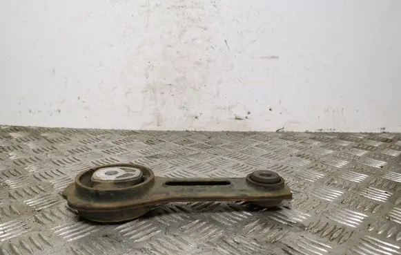 Mitsubishi Outlander Engine mount bracket