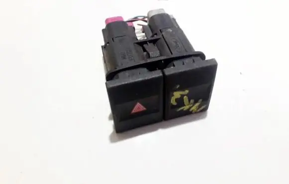 Ford Mondeo Mk III Hazard light switch 1s7t13a350bd d3l0a