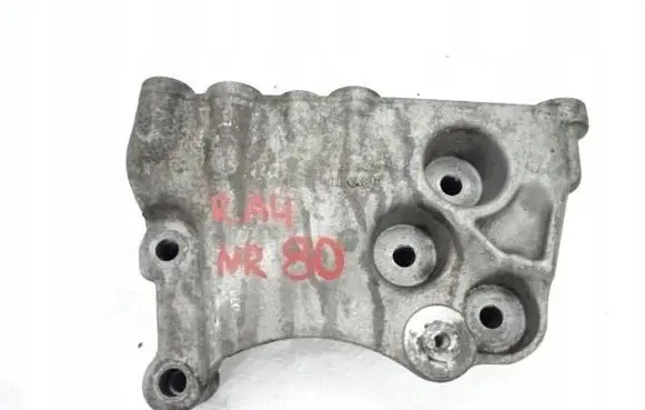 Engine mounting bracket