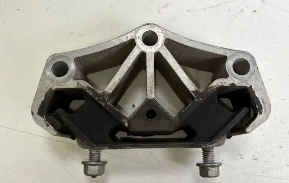 Ford Mustang VI Gearbox mount BR337E373B