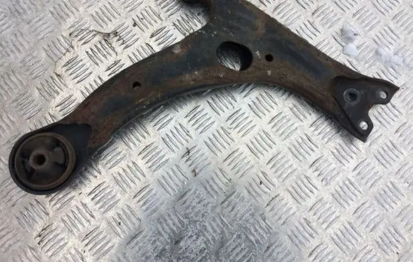 Toyota Corolla Verso E121 Front lower control arm/wishbone