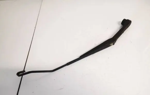 Mitsubishi Pajero Sport I Front wiper blade arm