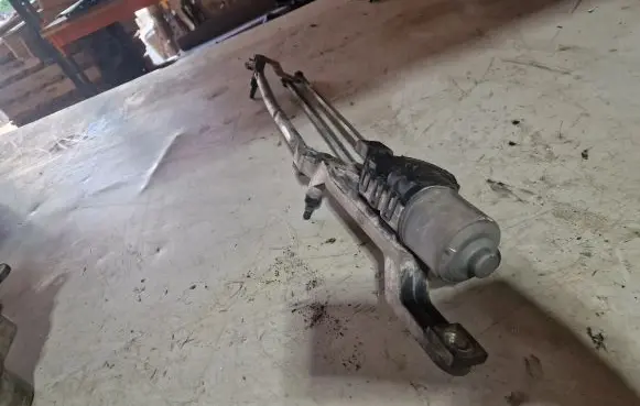 Ford Focus Front wiper linkage and motor
