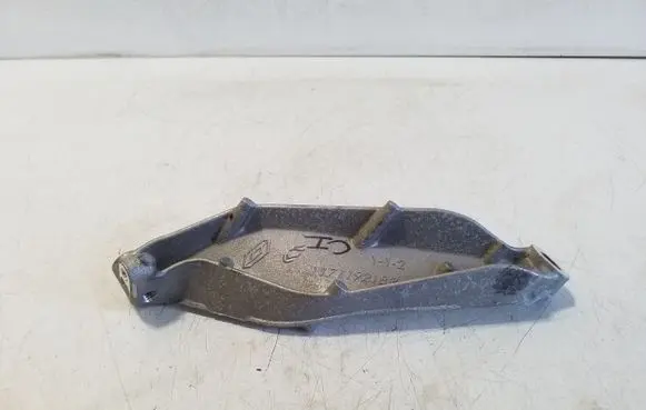 Nissan Qashqai J12 Generator/alternator bracket 117119218R